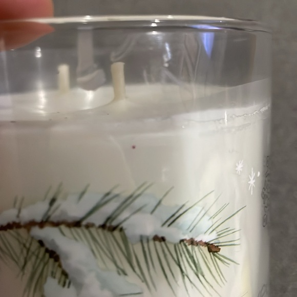 Yankee Candle Sparkling Snow 20 Oz - Picture 2 of 8